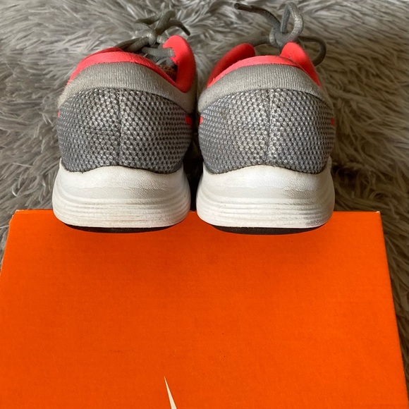 Nike Revolution 4 Girls Running Shoes sz 3.5Y Gray & Pink(bright salmon) w/ box - Picture 5 of 11
